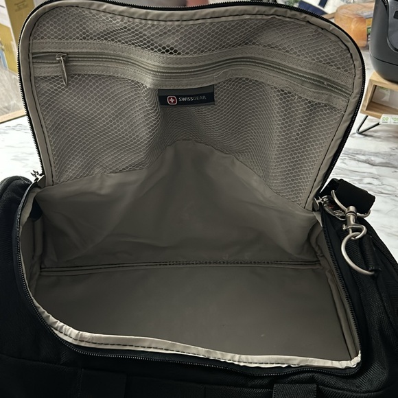 (2) Swiss Gear Carry On Bags - Picture 4 of 6